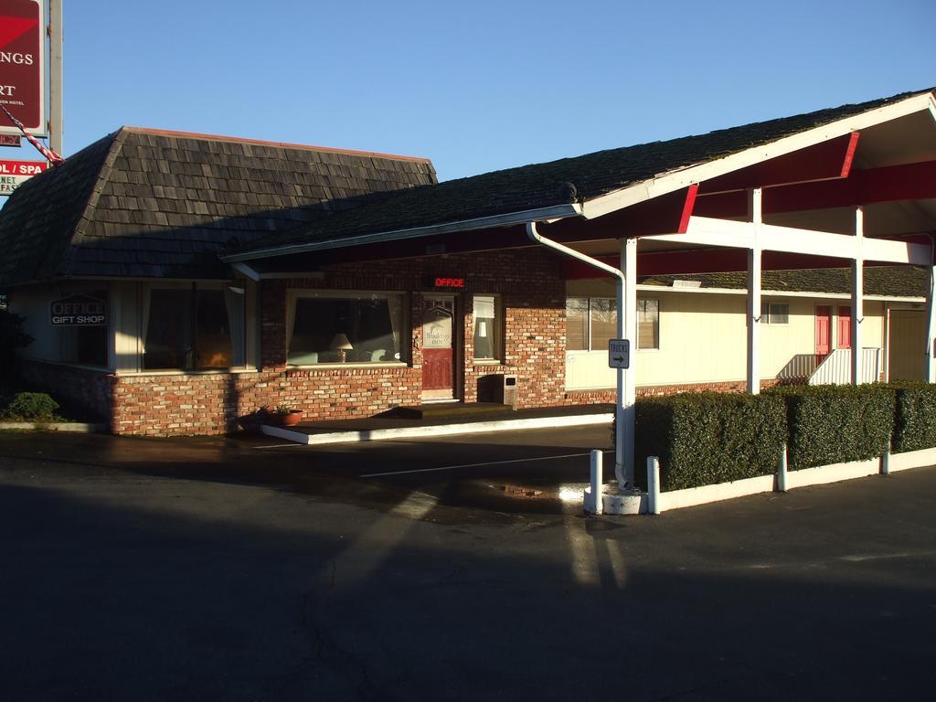 Brookings Inn Resort エクステリア 写真