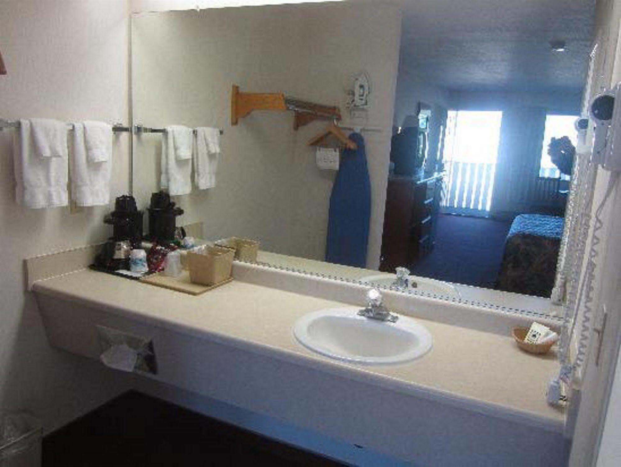 Brookings Inn Resort エクステリア 写真