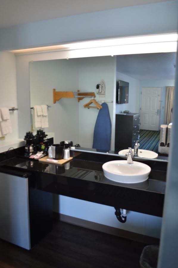 Brookings Inn Resort エクステリア 写真