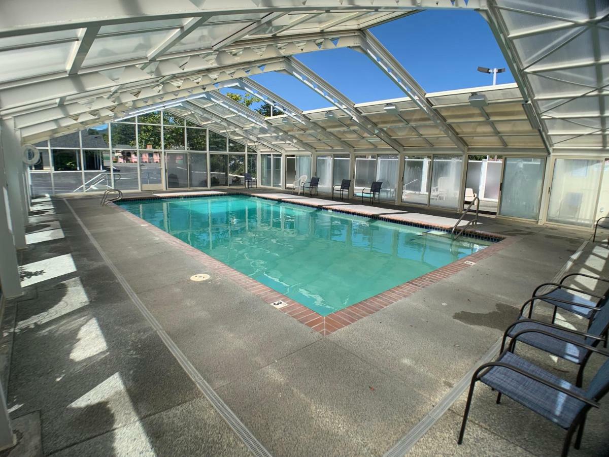 Brookings Inn Resort エクステリア 写真